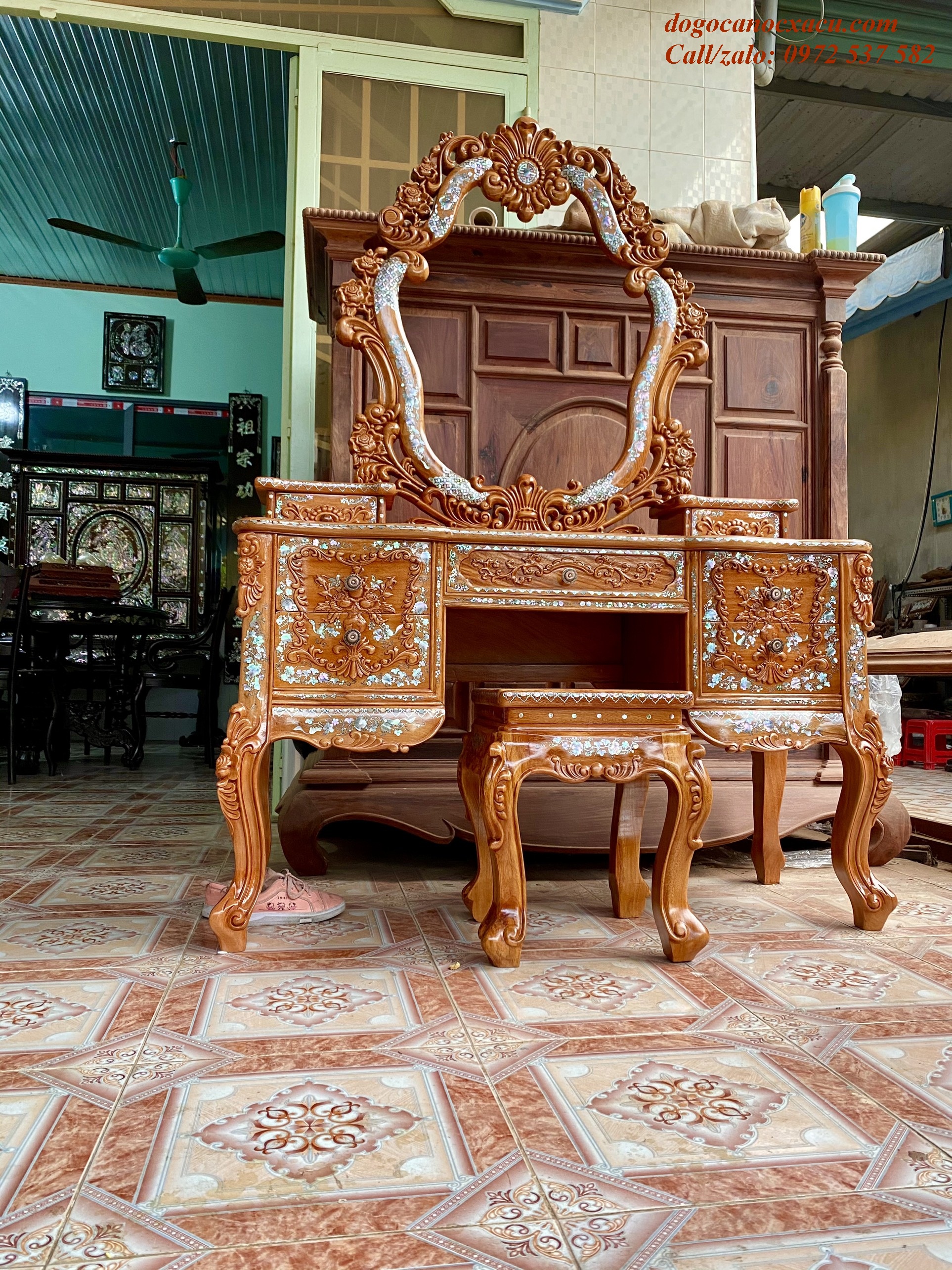 BÀN TRANG ĐIỂM CẨN ỐC XÀ CỪ GỖ GỤ
