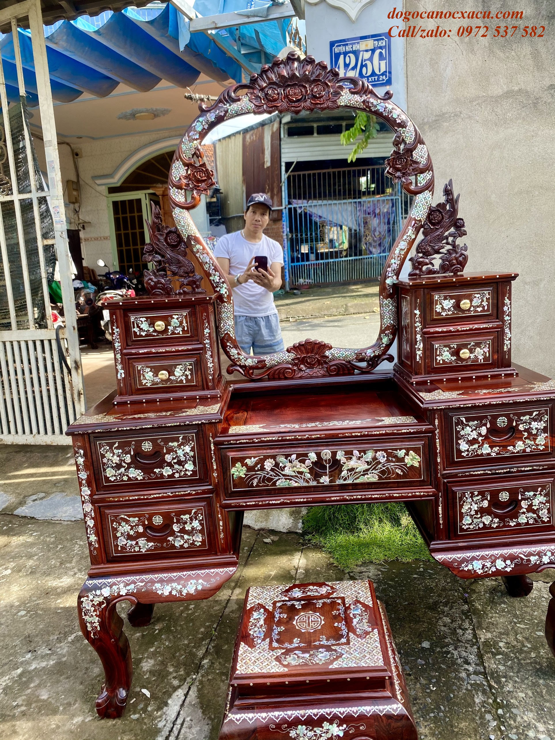 BÀN TRANG ĐIỂM GỖ CẨM LAI CẨN ỐC RẤT ĐẸP 