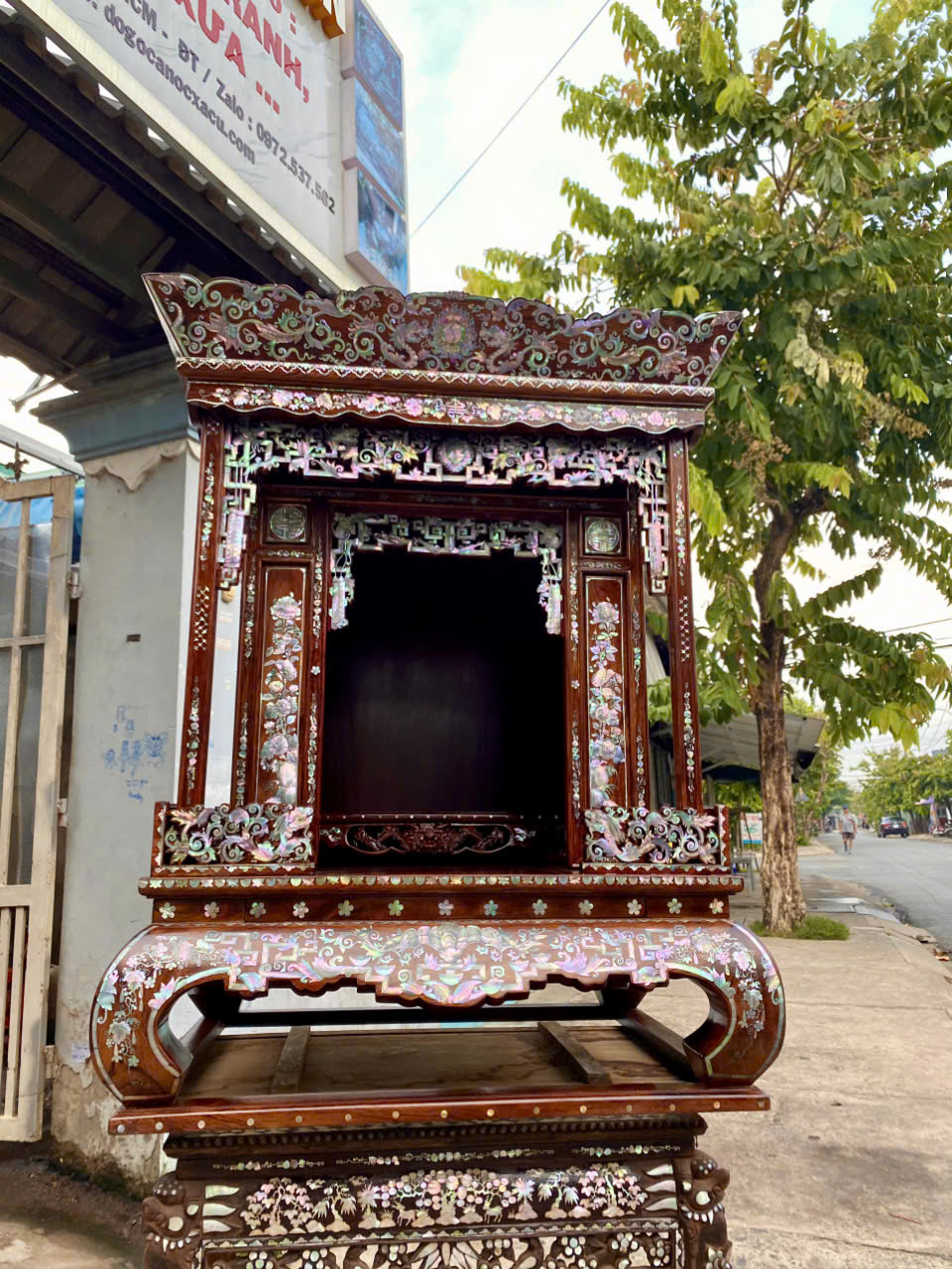 Tủ thờ ông địa( Thần Tài )gỗ Cẩm Lai Hàng Độc cẩn ốc xà cừ bảy màu cực đẹp,VIP 